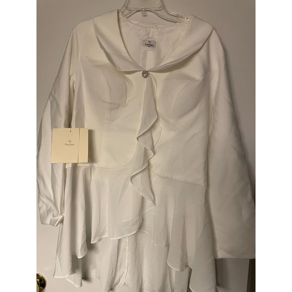 New/ Still in Package With Tags. Beautiful Pantsuit Cream and Flowy Size 14 - Picture 2 of 11